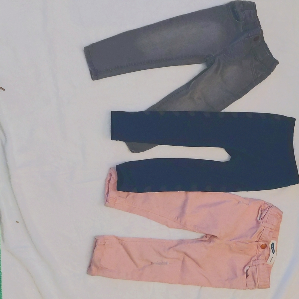2 pairs of adjustable girls jeans in gray and pink
